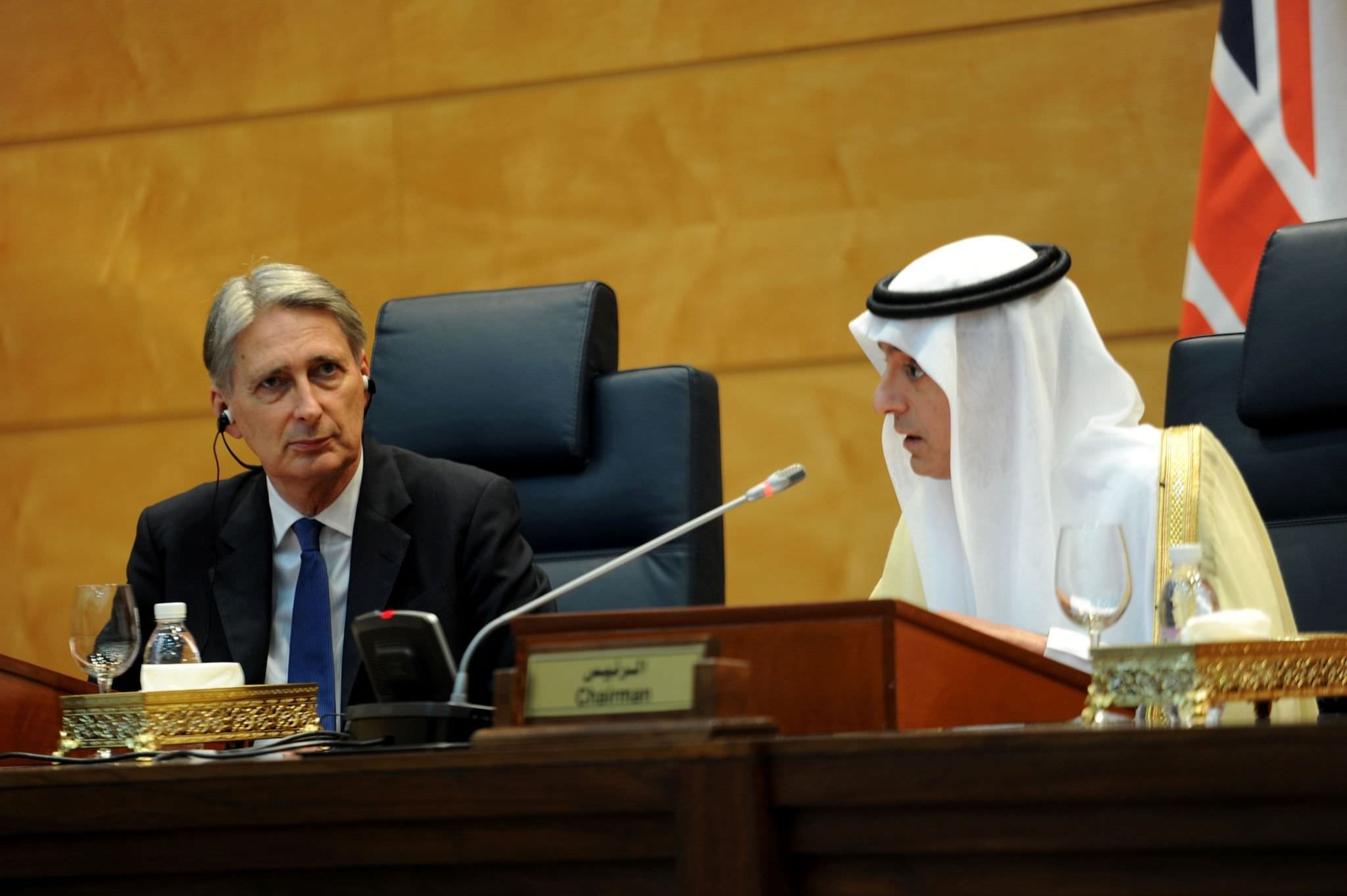 Saudi Foreign Minister Adel al-Jubeir (R) holds a press conference with his British counterpart Philip Hammond on May 29, 2016, in the coastal city of Jeddah. (AFP Photo)