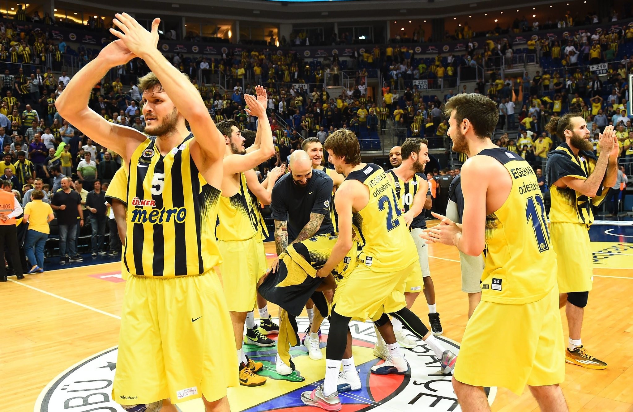 Fenerbahçe crowned Turkish Basketball League champions after beating