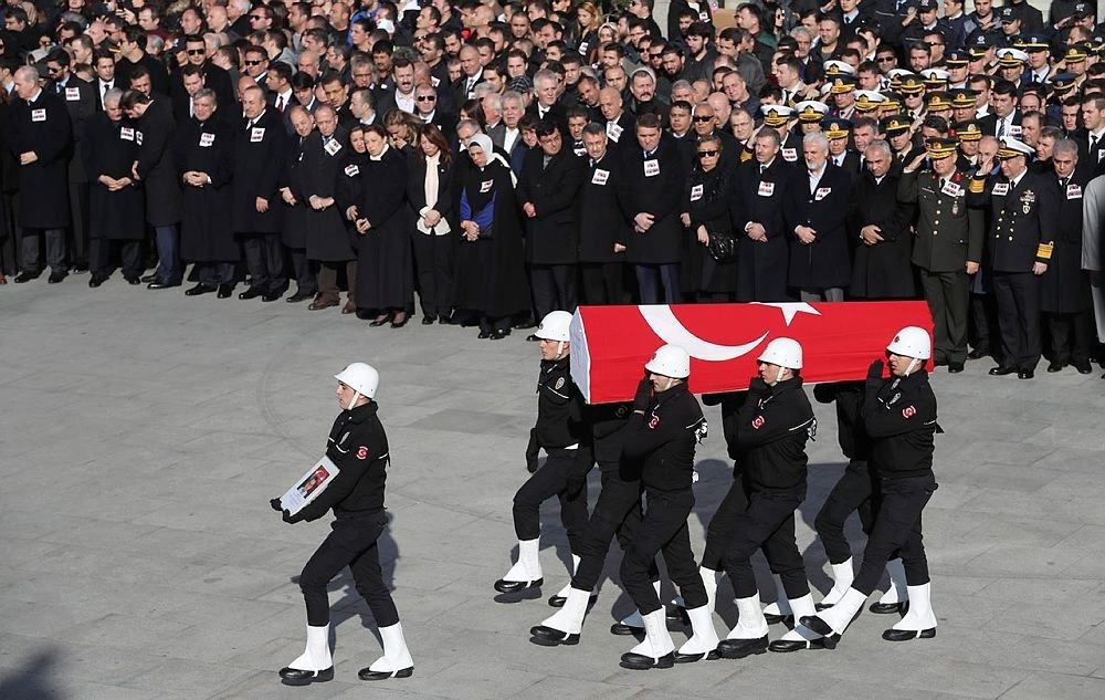 Police officers carry the coffin of a colleague who was killed in bomb attacks at Mau00e7ka Park in Beu015fiktau015f a day earlier during the funeral in Istanbul, Turkey, 11 December 2016 (EPA Photo)