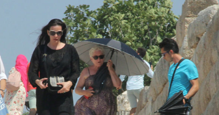 Liv Tyler Efes Antik Kenti'ni ziyaret etti