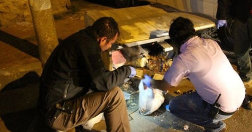 Çöpte bulduğu bomba elinde patladı!