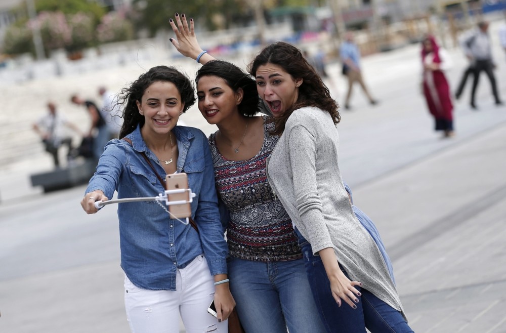 More and more, people are obsessed with how they look in their selfies. Selfie obsession feeds this urge to change oneu2019s outlook, as more people question if they can get help from plastic surgery.