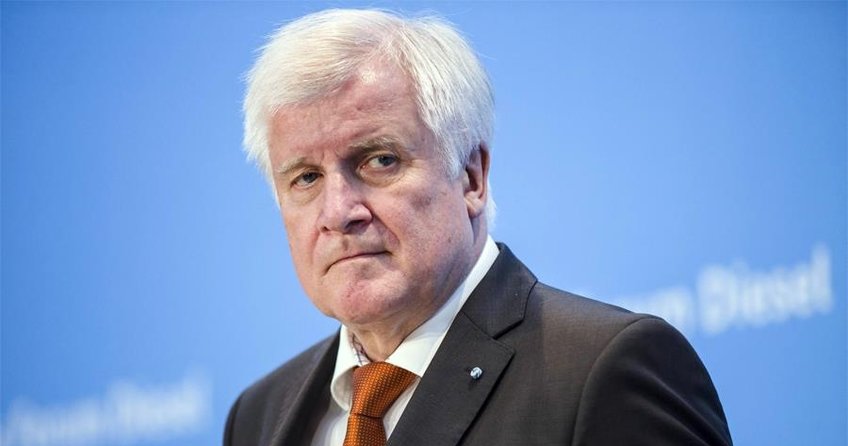 Seehofer, başbakanlığı bırakıyor