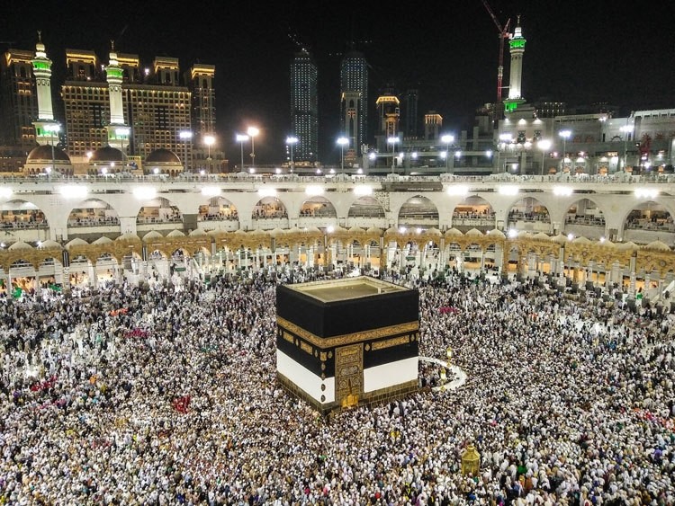Muslim pilgrims as they circumvent around the Kaaba at the Masjid al-Haram Mosque, Islam's holiest site, in Mecca, Saudi Arabia, 03 September 2016. The Haj pilgrimage 2016 takes place in Mecca from 09 to 14 September.  EPA Photo