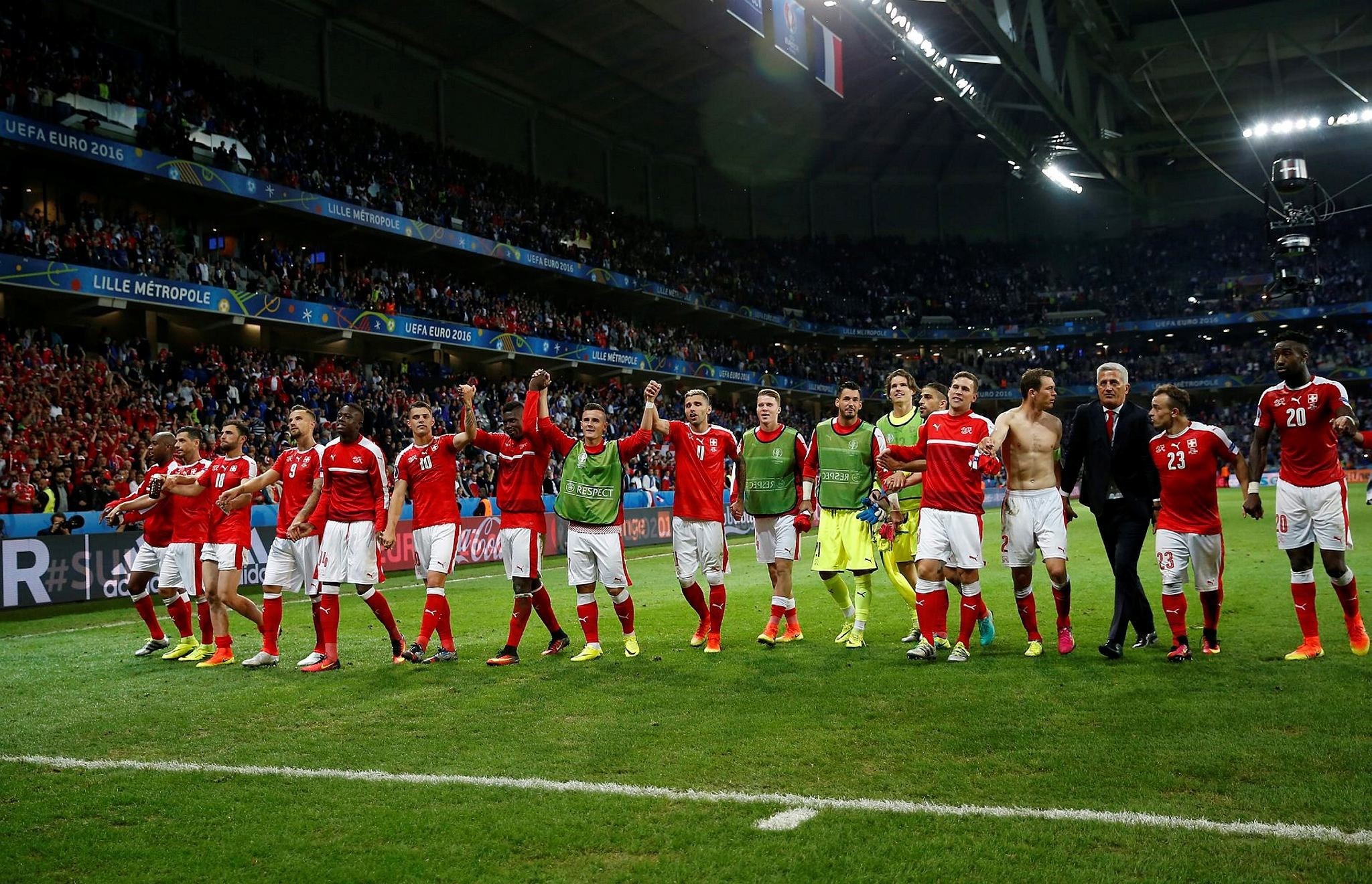   Players of Switzerland react after the UEFA EURO 2016 group A preliminary round match between Switzerland and France at Stade Pierre Mauroy in Lille Metropole, France, 19 June 2016. (EPA Photo)