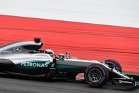 Mercedes AMG Petronas F1 Team's British driver Lewis Hamilton drives during the Formula One Grand Prix of Austria at the Red Bull Ring in Spielberg, Austria on July 3, 2016. (AFP Photo)