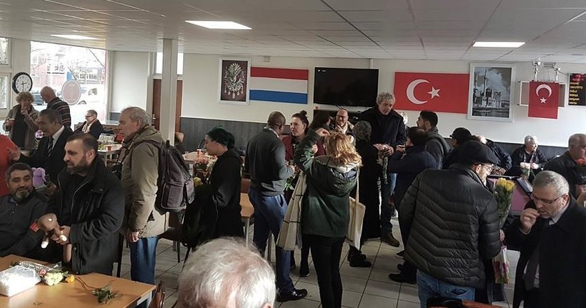 Hollanda’da saldırıya uğrayan camiye dayanışma ziyareti