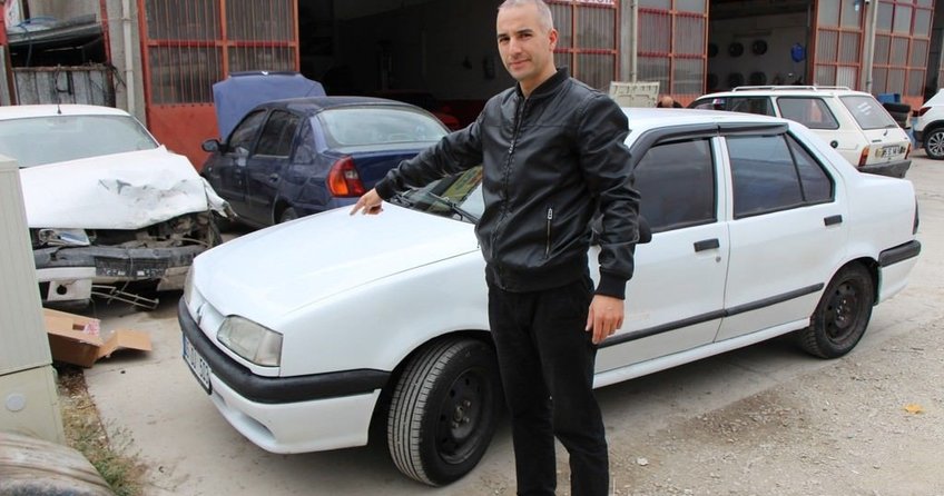 Aldığı arabanın önü 1996, arkası 2000 model çıktı!