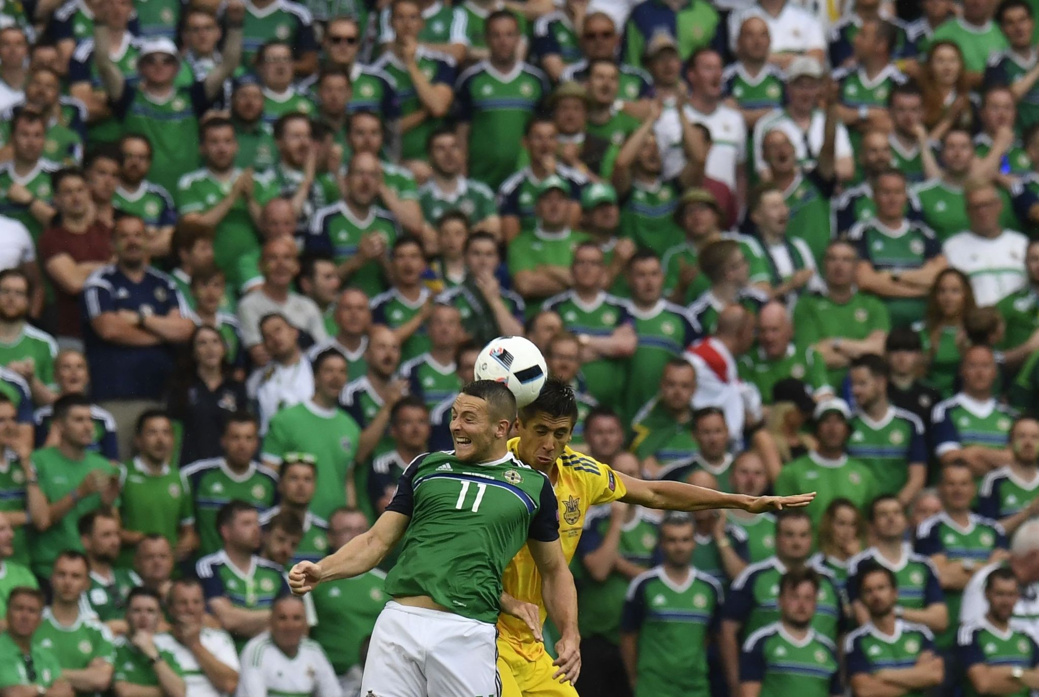 Northern Ireland's forward Conor Washington (L) and Ukraine's defender Yevhen Khacheridi during the Euro 2016 group C football match. (AFP PHOTO)