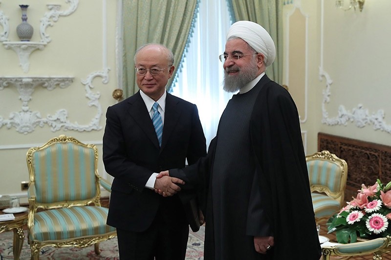 Iranian President Hassan Rouhani (R) welcoming the Director General of the International Atomic Energy Agency (IAEA), Yukiya Amano (L) at the presidential office, in Tehran, Iran, 18 Dec. 2016. (EPA Photo)