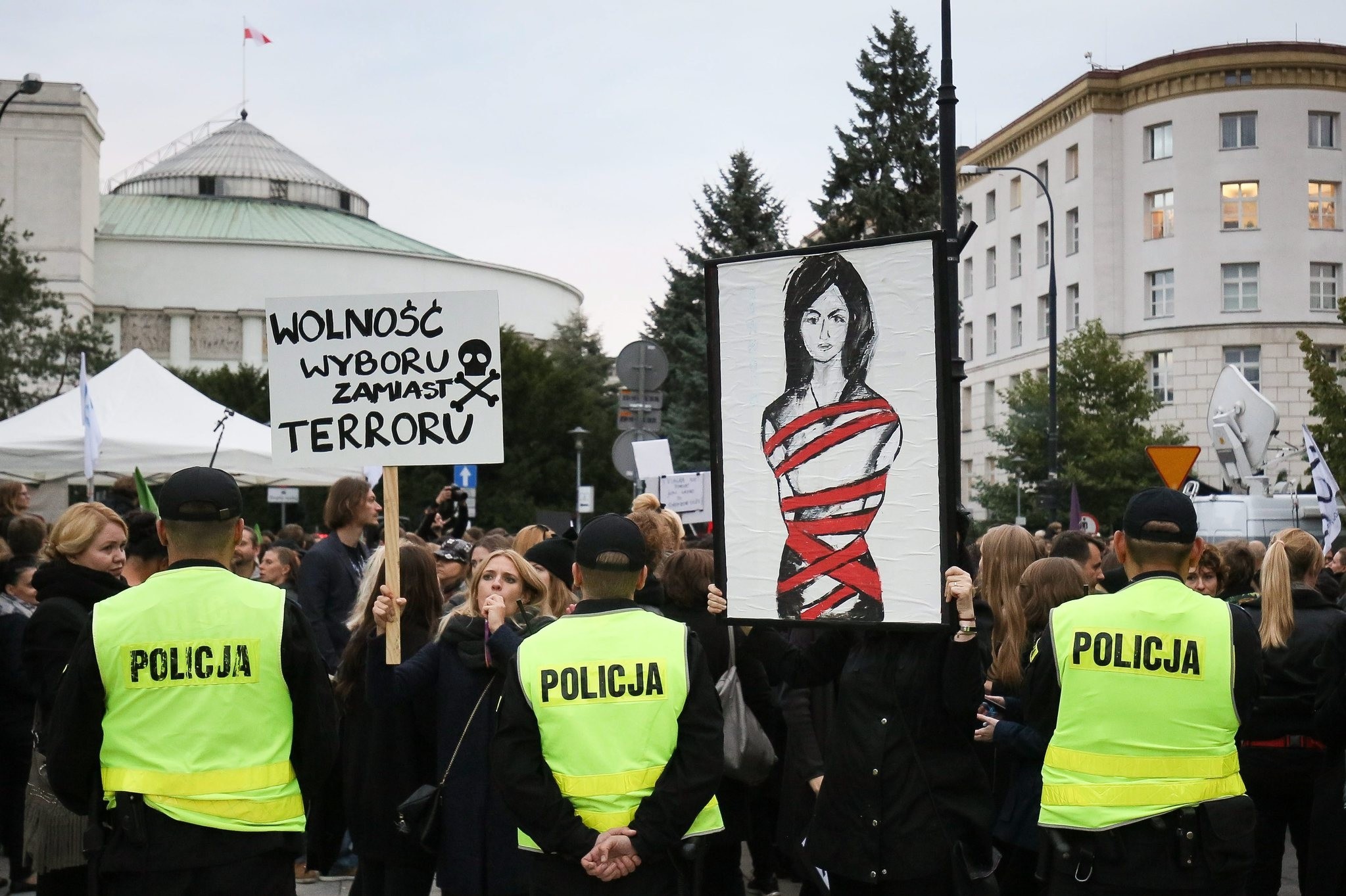 Protester holds a banner with slogan reading, 'Freedom of choice not the terror', during a 'Black protest' against plans of introduction of new abortion law in Warsaw on September 22, 2016. (AFP Photo)