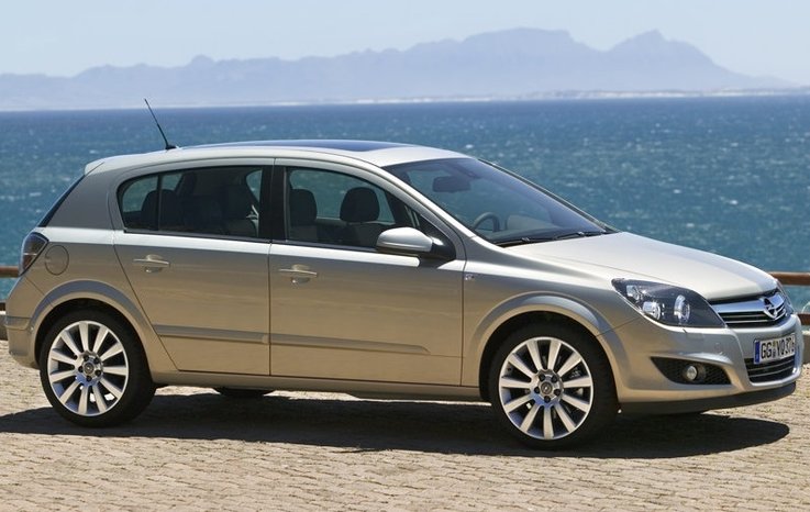 OPEL ASTRA’DA YANAN ARIZA LAMBASI NEYİN HABERCİSİDİR?