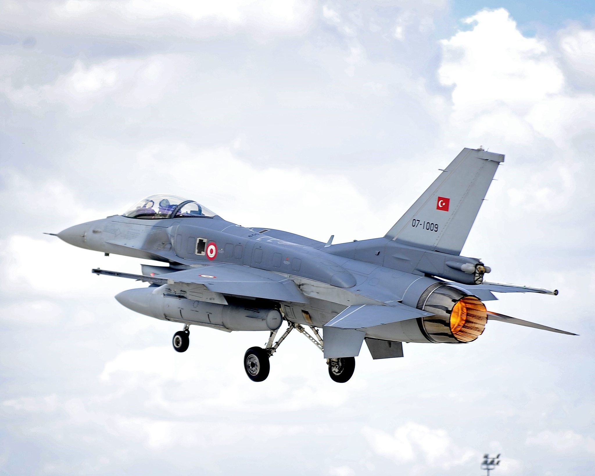 An F-16 Fighting Falcon of the Turkish Air Force (Tu00fcrk Hava Kuvvetleri) takes off on a sortie from Third Air Force Base Konya, Turkey during Exercise Anatolian Eagle. (RAF Photo)