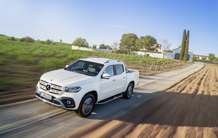 MERCEDES X-CLASS ÖRTÜSÜNÜ KALDIRDI