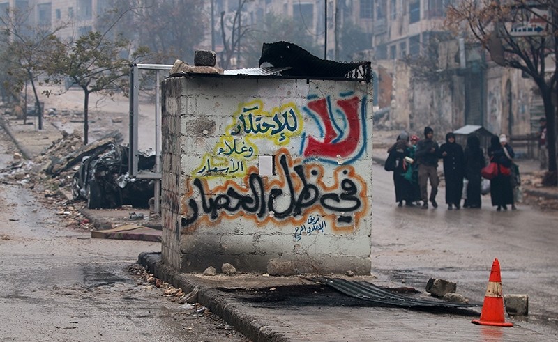 People carry their belongings as they flee deeper into the remaining rebel-held areas of Aleppo, Syria December 13, 2016 (Reuters Photo)