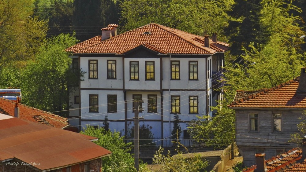 u201cThe Art of the Quru2019an: Treasures from the Museum of Turkish and Islamic Artsu201d exhibition will bring 48 manuscripts and folios from the museum in Istanbul together with manuscripts from the various collections around the world.