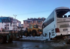 Konya'nın Cihanbeyli ilçesinde öğrenci servisi devrildi: 2 ölü, 16 yaralı