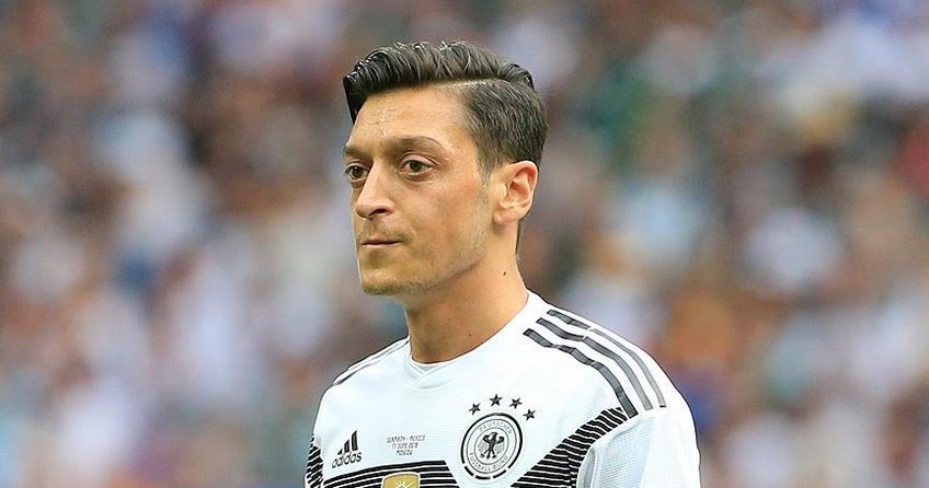 Alman taraftarlardan Mesut Özil’e destek