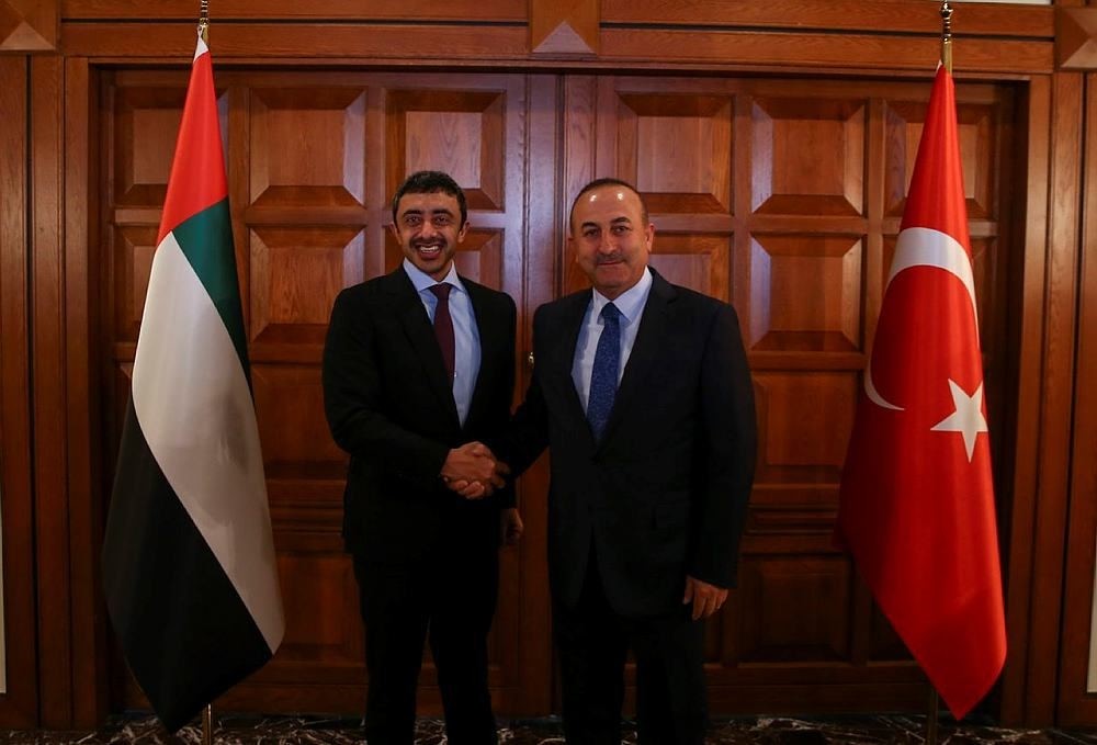 Foreign Minister of the United Arab Emirates (UAE) Abdullah bin Zayed Al Nahyan (L) shakes hands with Turkish counterpart Mevlu00fct u00c7avuu015fou011flu (R) in Ankara, Turkey. (AA Photo)