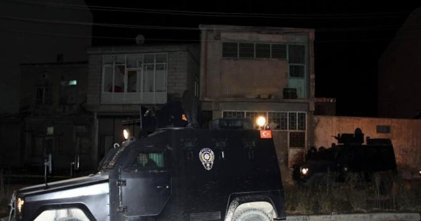 AK Parti ilçe binasına Van'da saldırı