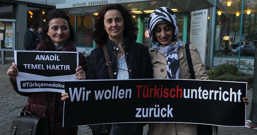 Berlin’de ’Türkçeme dokunma’ protestosu