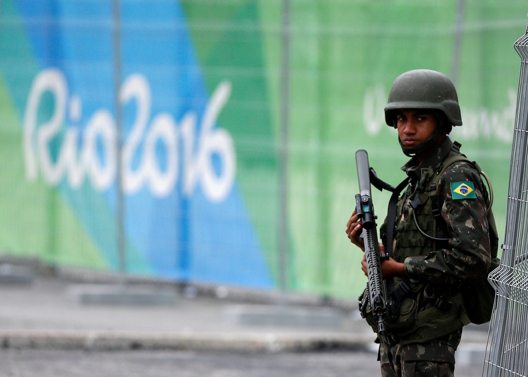 A soldier of the Brazilian Armed Forces stands guard outside the 2016 Rio Olympics Park in Rio de Janeiro, Brazil, July 21, 2016. (REUTERS Photo)