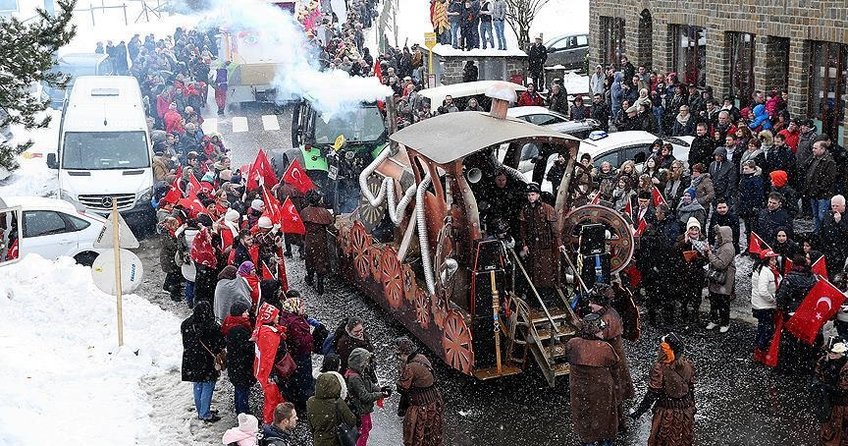 Belçikanın Türk köyünde karnaval coşkusu