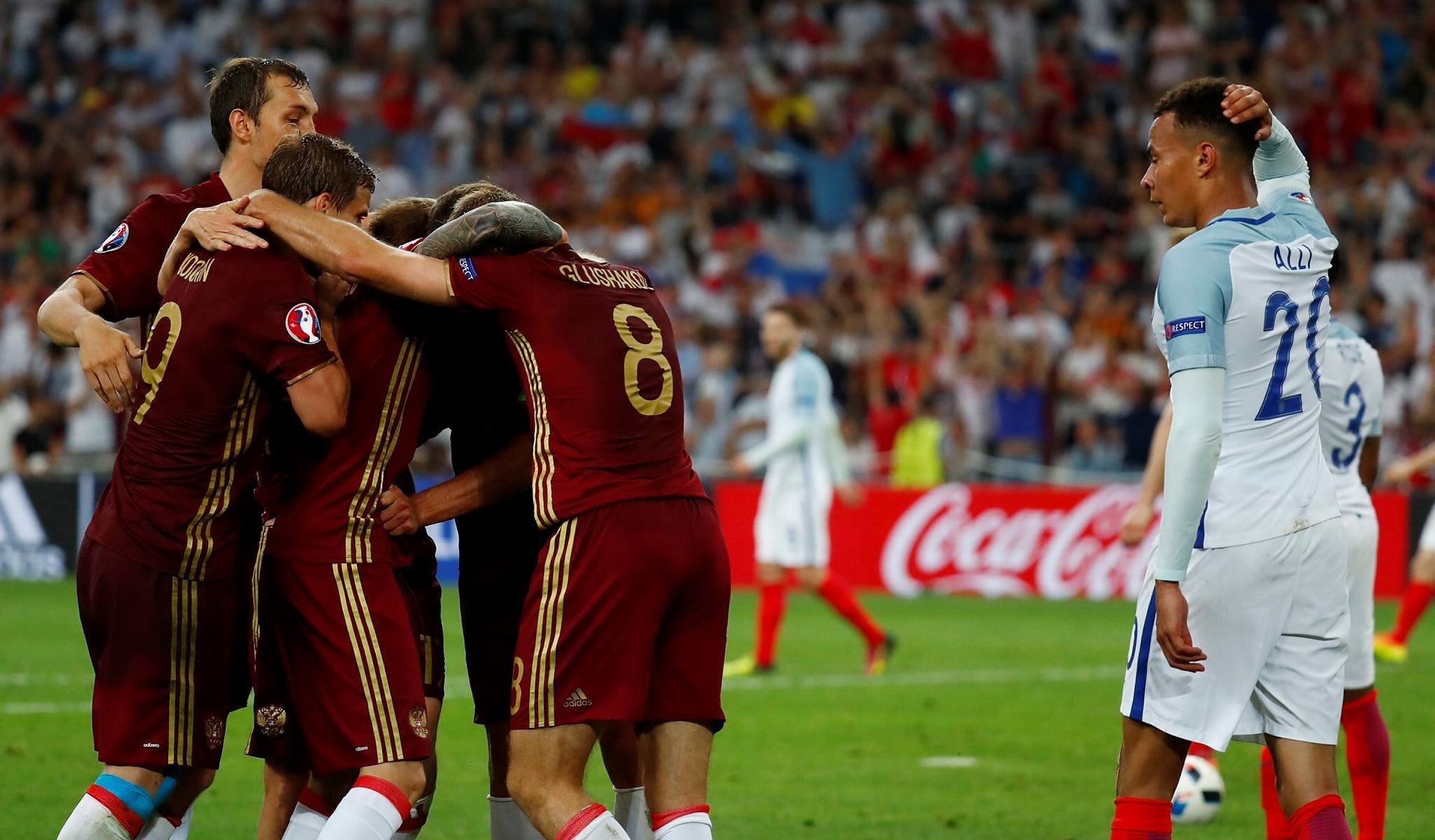 Russia's Vasili Berezutski celebrates after scoring their first goal as England's Dele Alli looks dejected (REUTERS Photo)