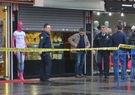 İstanbul Zeytinburnu’nda çanta dolusu altın çaldılar!