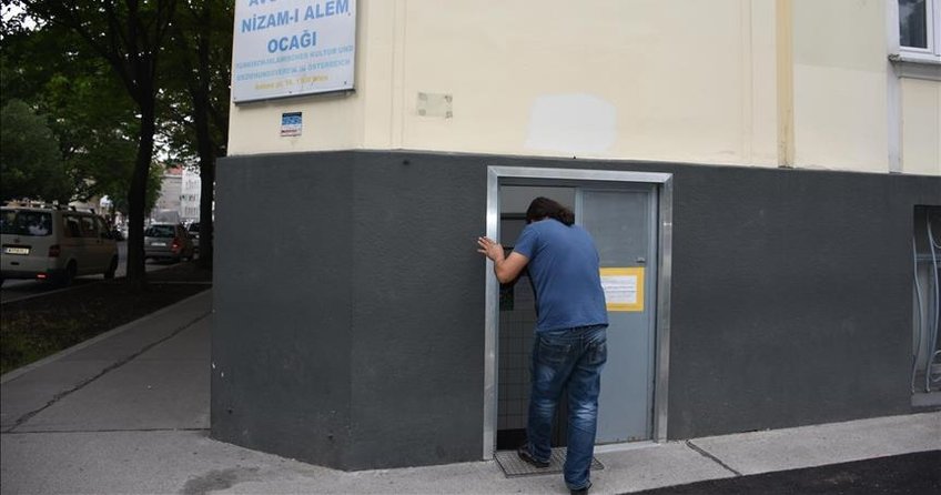 Avusturya’da kapatılan Türk camisi yeniden ibadete açıldı