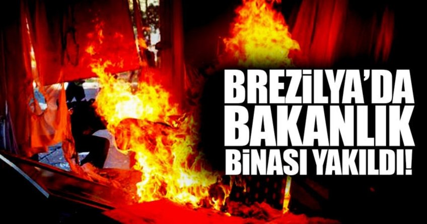 Brezilya’da göstericiler bakanlık binasını ateşe verdi