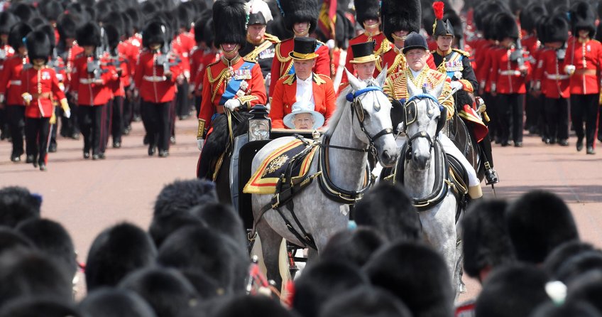 İngilterede Kraliçe Elizabethin yeni yaşı kutlandı