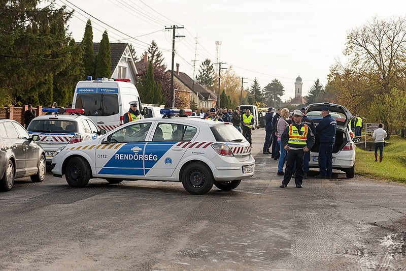  Police officers investigate at the scene of a shooting in the village of Bony, 107 kms west of Budapest, Hungary, 26 October 2016 (EPA Photo)