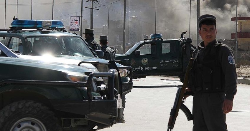 Afganistan’da polis karakoluna saldırı