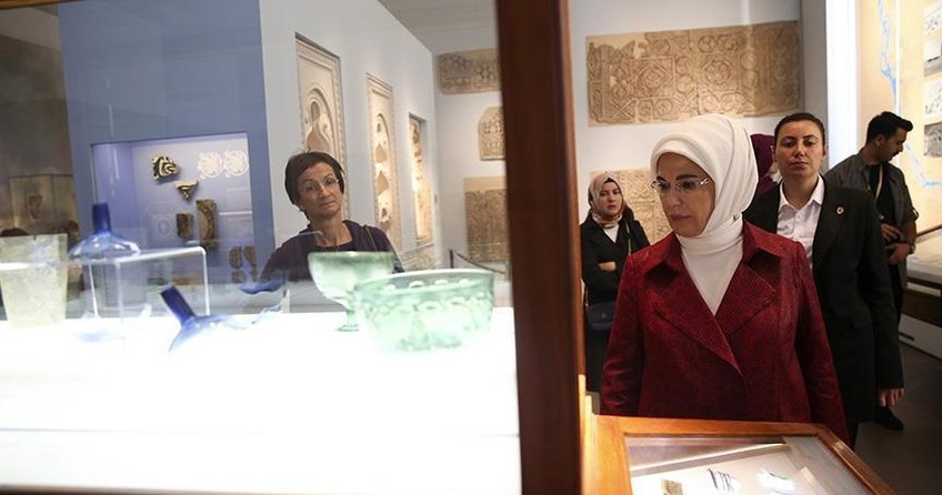 Emine Erdoğan, Berlin’de Bergama Müzesi’ni ziyaret etti
