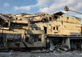 Beyoğlu'nda önceden boşaltılmış 3 katlı binada çökme