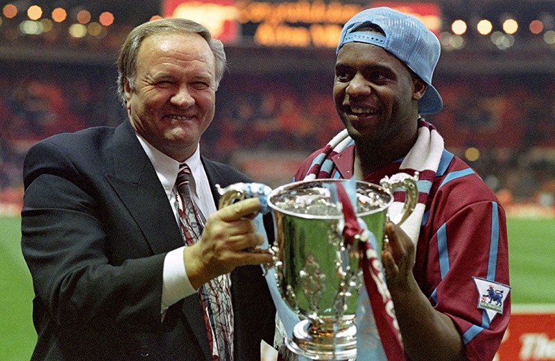  This is a March 27, 1994 file photo of Aston Villa manager Ron Atkinson holding the English League Cup with former Aston Villa player Dalian Atkinson at Wembley Stadium in London (AP Photo)