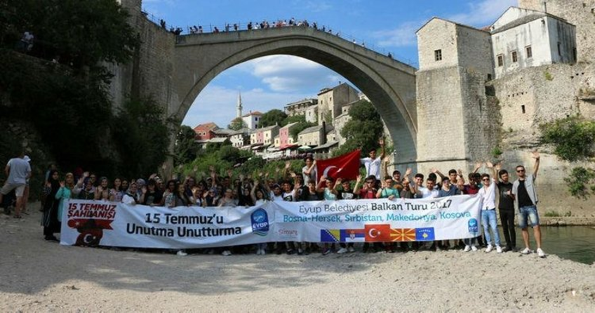 Mostar’da 15 Temmuz pankartı