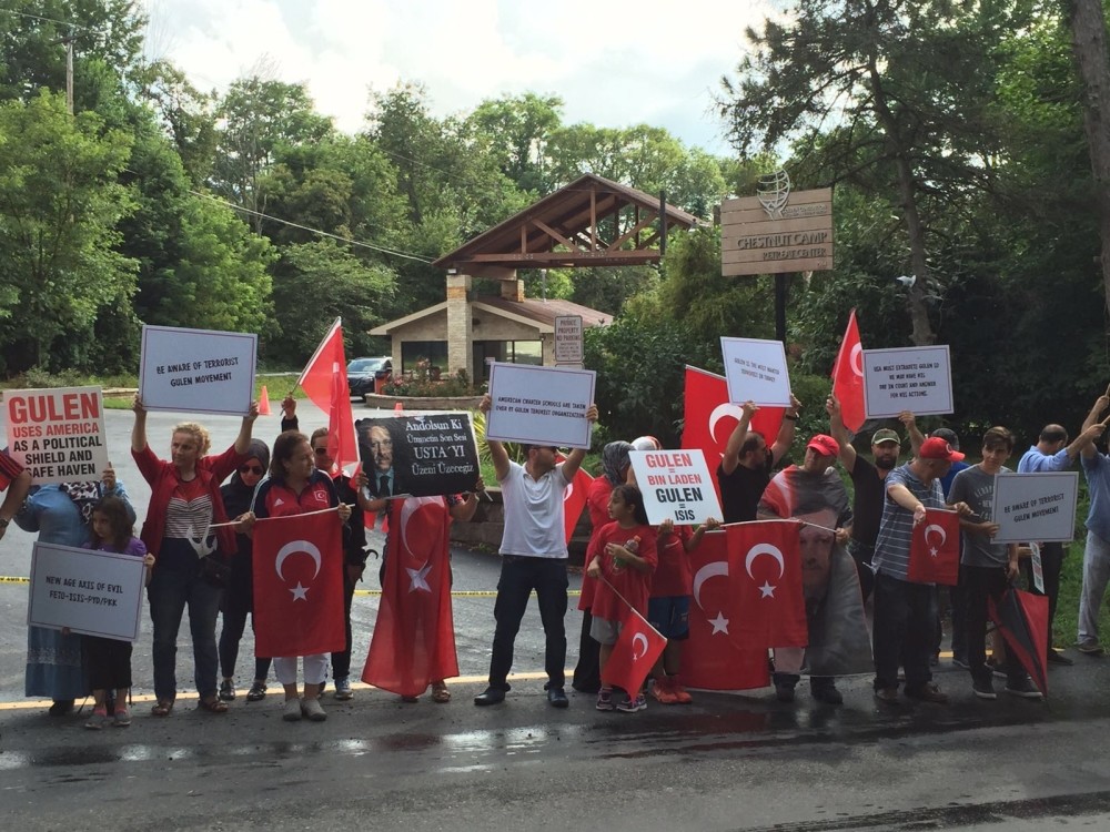 Demonstrators converged at the gate of the compound where Fethullah Gu00fclen lives in Pennsylvania.