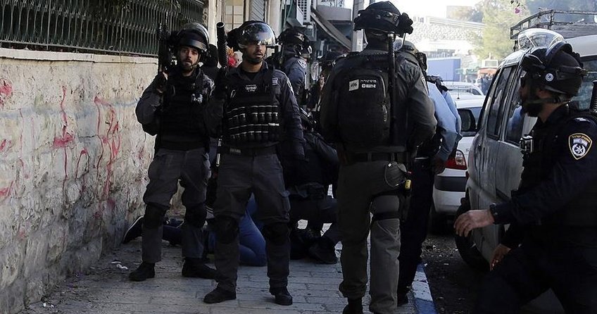 İsrail askerleri 30 Filistinliyi gözaltına aldı