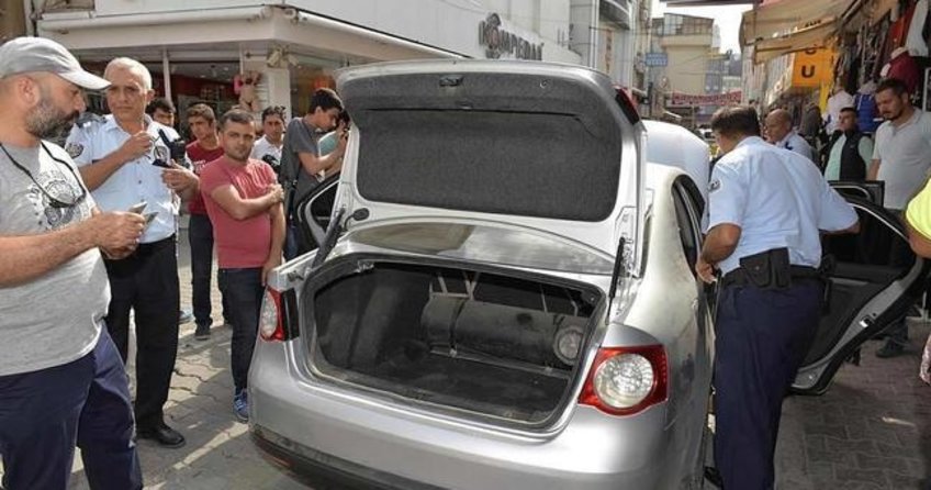 Adana'da 'bombalı araç' paniği