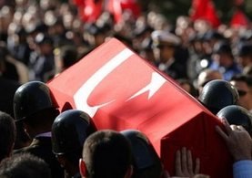 Hastanedeki yaralı polisler sürekli arkadaşlarını soruyor, durumu henüz bilmiyorlar