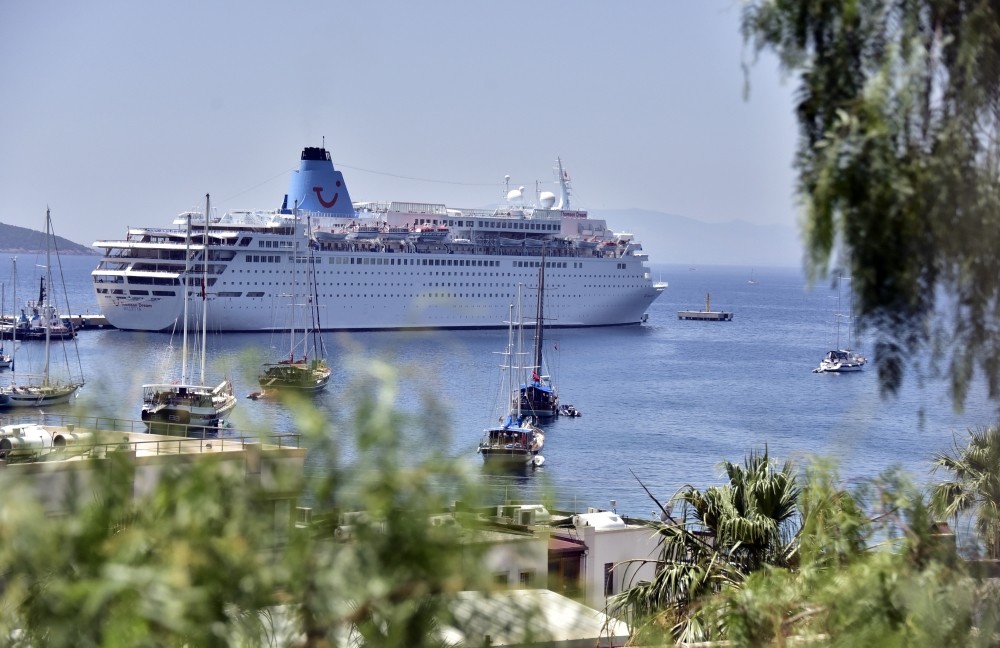 Kuu015fadasu0131, Istanbul, u0130zmir, Bodrum, Marmaris and Antalya are among the favorite spots for cruise ships to drop anchor.
