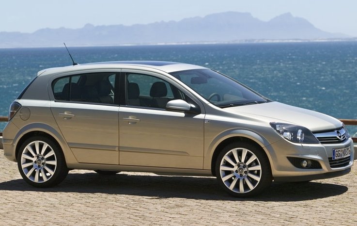 OPEL ASTRA’NIN SİGORTASI NEDEN ATIYOR?
