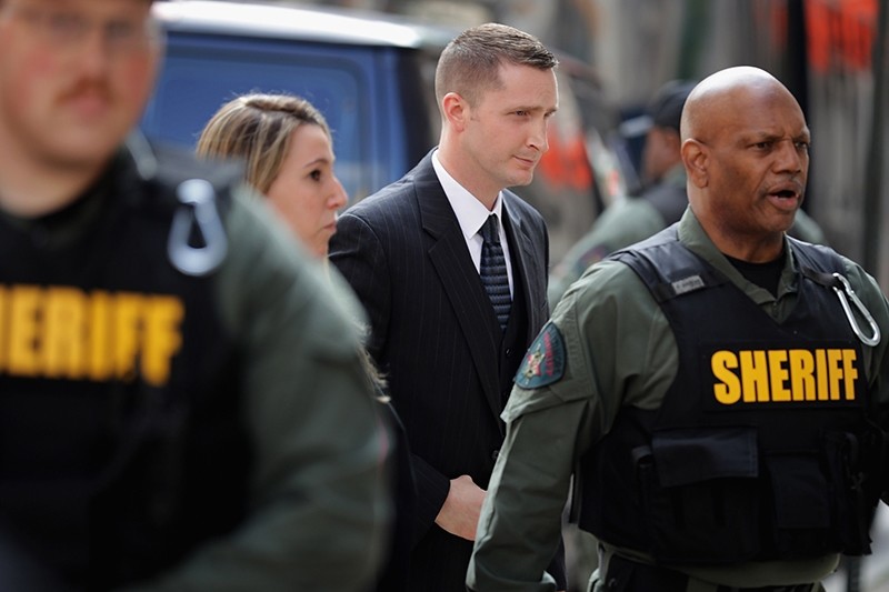 Baltimore Police Officer Edward Nero (C) arrives at the Mitchell Courthouse-West on the day a judge will issue a vertict in his trial May 23, 2016 in Baltimore, Maryland. (AFP Photo)