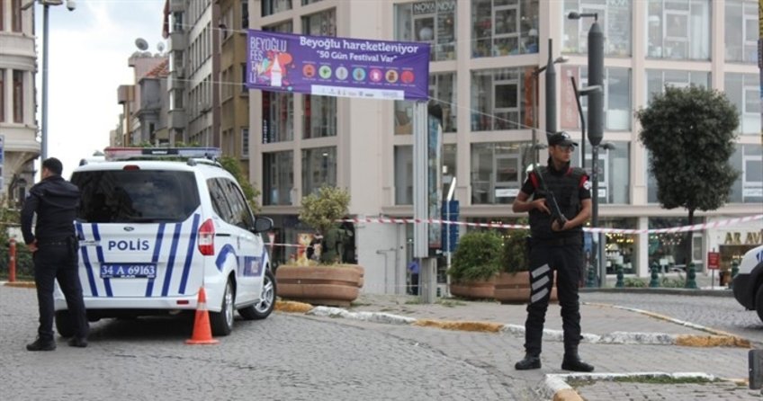 Alman Büyükelçiliği'nin önünde şüpheli paket alarmı!