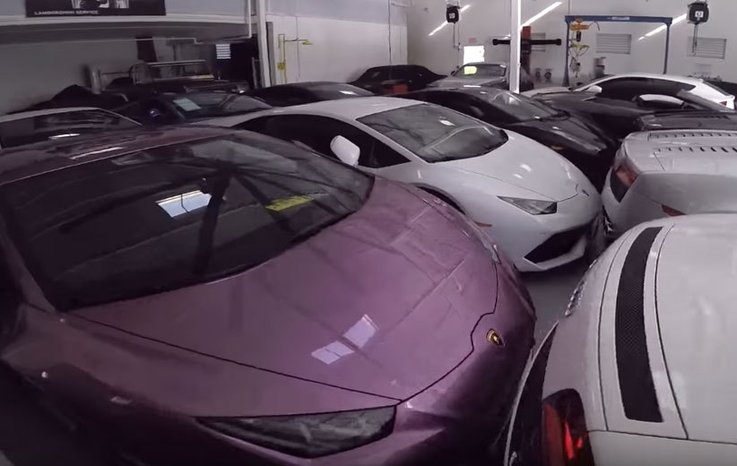 DOĞAL AFET YÜZÜNDEN TOPLANAN SPOR OTOMOBİLLER