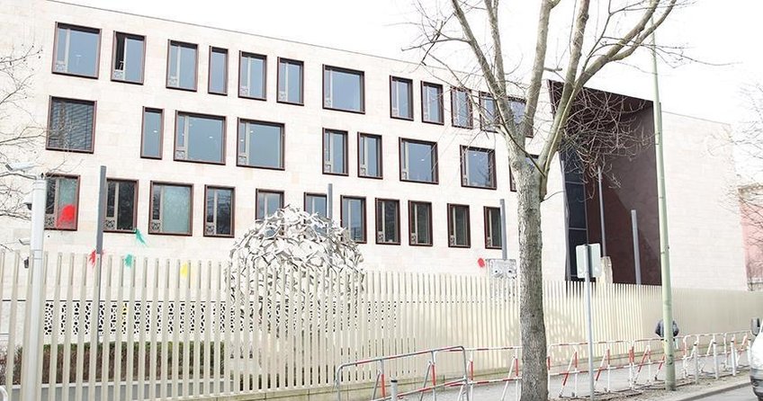 Türkiyenin Berlin Büyükelçiliğine saldırı düzenlendi