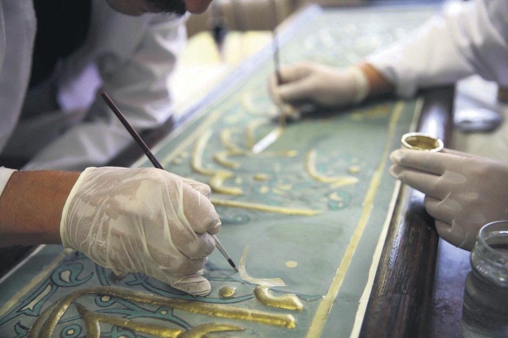 The laboratory is currently restoring clay artifacts from the Turkish-Islam Artifacts Museum in Bursa, which require renewed restoration with new materials.