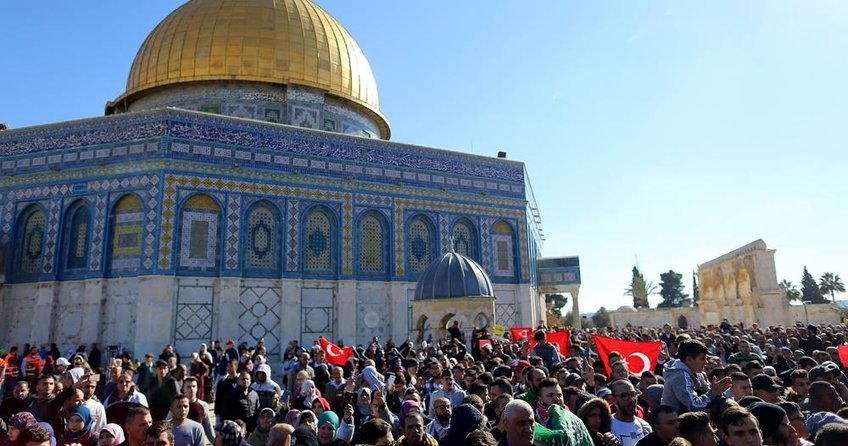 İsrail askerlerinden gerçek mermi ve göz yaşartıcı gazla müdahale